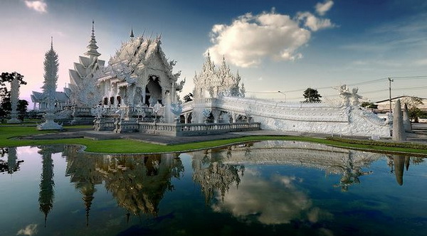 rong khun temple, attractions in chiang rai, wat rong khun
