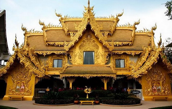 rong khun temple, attractions in chiang rai, wat rong khun