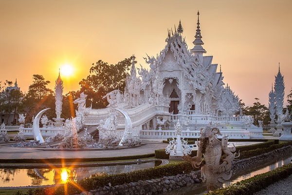rong khun temple, attractions in chiang rai, wat rong khun
